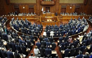「文書通信交通滞在費」の日割り支給や名称変更を盛り込んだ法改正案を可決した衆院本会議＝14日午後
