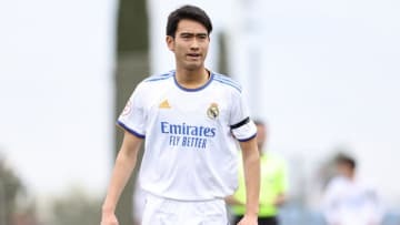 レアルMF中井卓大、「人生初」のゴールを決める！“美FK”がこれ