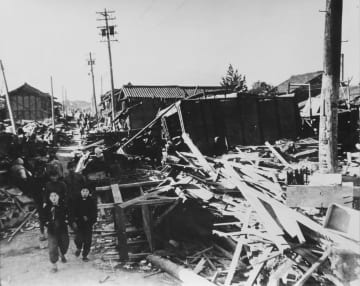 昭和東南海地震で被害を受けた愛知県半田市の市街地（半田市立博物館提供）