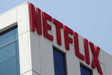 ネットフリックス社屋にあるロゴ＝ロサンゼルス（ロイター＝共同）