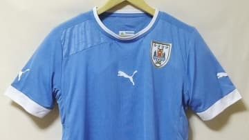 ウルグアイ代表、“五月の太陽”を描く「2014W杯」南米予選ユニフォーム