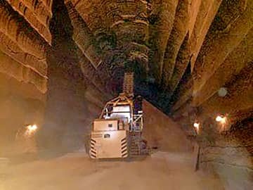 日本が調達していた塩化カリウム鉱山の採掘現場＝ロシア中部ペルミ地方のソリカムスク市