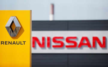 フランス北東部ランスにあるルノーと日産自動車の販売店＝2019年（ロイター＝共同）