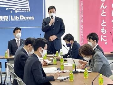 政府の物価高対策案を協議する自民党の会合＝22日午前、東京・永田町の党本部