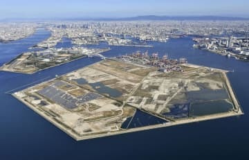 ２０１９年１１月５日撮影　　ＩＲ建設予定地の大阪湾の人工島・夢洲＝大阪市（共同通信社ヘリから）