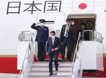 東南アジアと欧州訪問を終え、羽田空港に到着した岸田首相＝6日午後