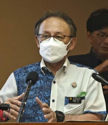 新たな沖縄振興計画について記者会見する沖縄県の玉城デニー知事＝13日午後、沖縄県庁