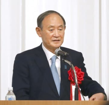 秋田市で講演する菅前首相＝14日午後