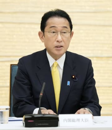 政府与党連絡会議であいさつする岸田首相＝16日午後、首相官邸
