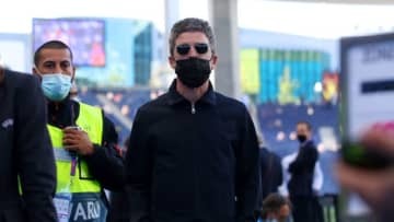 ノエル・ギャラガー、シティ選手の父の頭突きで血まみれ…縫合処置受ける