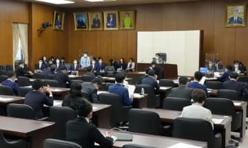 アダルトビデオの出演被害救済に向けた法案を審議する衆院内閣委＝25日午前
