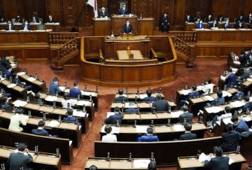 開かれた衆院本会議＝25日午後