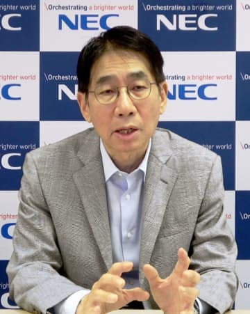 共同通信などのインタビューに応じるNECの森田隆之社長
