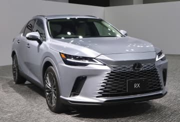 トヨタ自動車が発表した高級車ブランド「レクサス」の新型「RX」の試作車