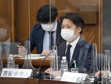 衆院憲法審査会で発言する「セーファーインターネット協会」の吉田奨専務理事＝2日午前、国会