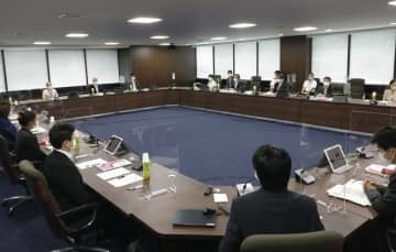 2021年7月16日、地域別最低賃金について引き上げの目安を答申した中央最低賃金審議会＝厚生労働省
