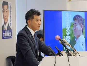 参院選の公約を発表する立憲民主党の泉代表＝3日午前、国会
