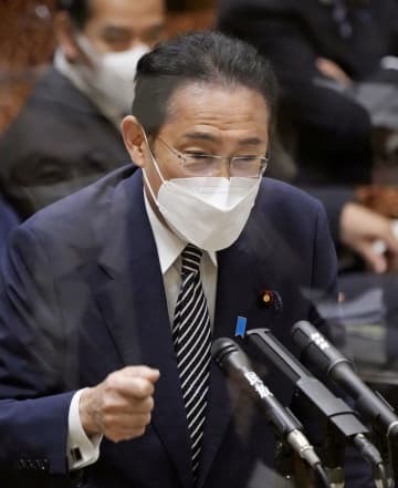 参院予算委で答弁する岸田首相＝3日午後