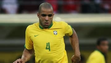 元ブラジル代表アレックス、心臓バイパス手術成功　動脈が4本詰まる
