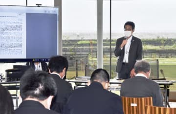 宮城県石巻市で開かれた、震災伝承の連携組織設立に関する説明会＝6日午後