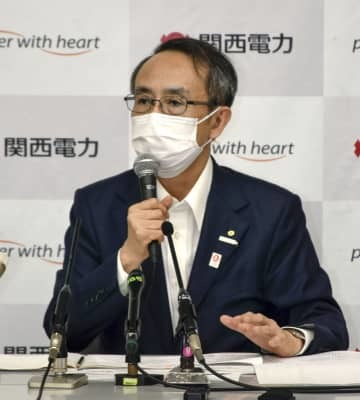 6月下旬の退任を前に、記者会見する関西電力の森本孝社長＝6日午後、大阪市