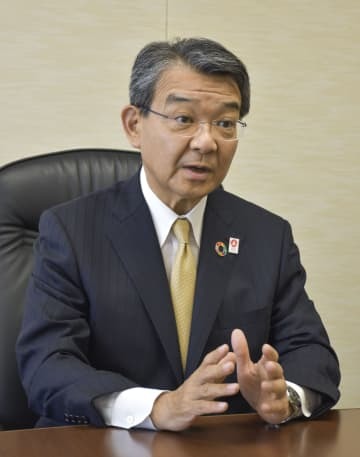 インタビューに応じる関西みらいフィナンシャルグループの菅哲哉社長