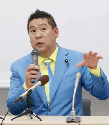 参院選の公約を発表するNHK党の立花党首＝10日午後、国会