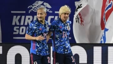 日本代表初ゴールの前田大然、伊東純也のやり取りがほほえましい