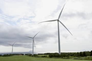 風力発電設備＝2019年8月、北海道松前町