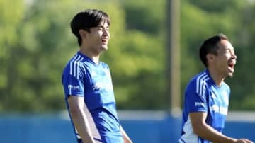 久保建英、日本代表初ゴールにも超クール！堂安は「もっと喜べよ、あいつ」
