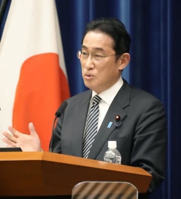 物価高対策などで記者会見する岸田首相＝4月、首相官邸