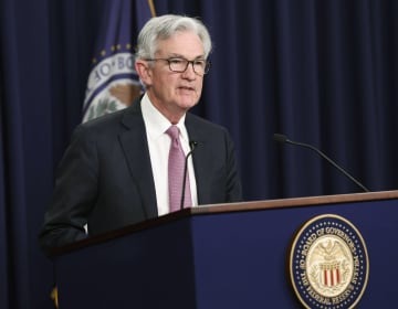 記者会見するFRBのパウエル議長＝5月、ワシントン（ゲッティ＝共同）