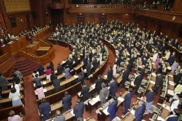 AV被害救済法が可決、成立した参院本会議＝15日午後