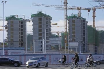 北京市内の建設現場＝1月（共同）