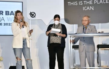 記者会見するICANのフィン事務局長（左）と被団協の木戸季市事務局長（右）＝19日、ウィーン（共同）