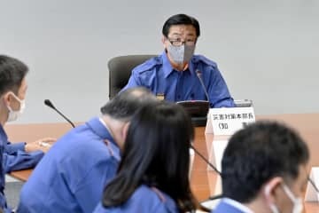石川県の災害対策本部会議で指示する馳浩知事＝20日午後、石川県庁