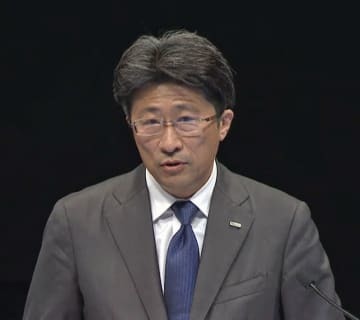 みずほフィナンシャルグループの定時株主総会で経営方針を説明する木原正裕社長＝21日午前、東京都内