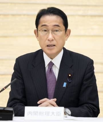 「物価・賃金・生活総合対策本部」の会合であいさつする岸田首相＝21日午前、首相官邸