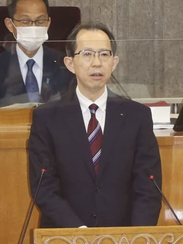 福島県議会本会議で、知事選立候補を表明する内堀雅雄知事＝21日午後