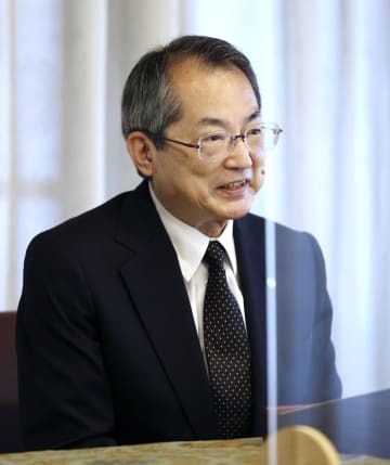 記者会見する大谷直人最高裁長官＝21日午後、最高裁（代表撮影）