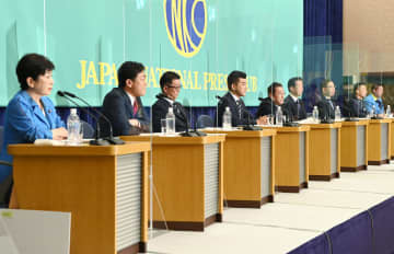 日本記者クラブ主催の討論会に出席した与野党の9党首＝21日午後、東京・内幸町の日本記者クラブ