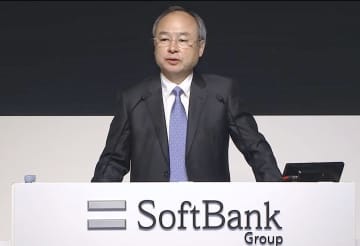 定時株主総会で発言するソフトバンクグループの孫正義会長兼社長＝24日