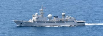 御蔵島と八丈島の間を通過した中国海軍の情報収集艦＝26日（防衛省統合幕僚監部提供）