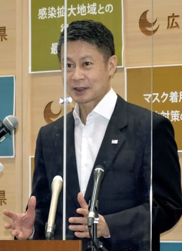 記者会見で核拡散防止条約（NPT）再検討会議への参加を発表した広島県の湯崎英彦知事＝28日午前、広島県庁