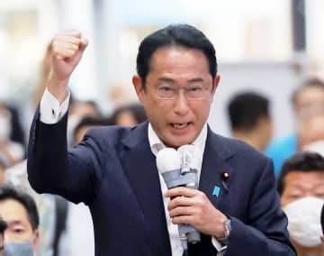 長崎市で街頭演説する自民党総裁の岸田首相＝5日午後