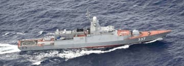 東シナ海へ北上したロシア海軍のフリゲート艦＝5日（防衛省統合幕僚監部提供）
