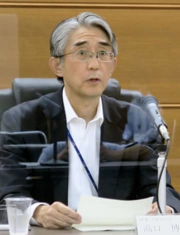 記者会見する日銀大阪支店の高口博英支店長＝7日午後、大阪市