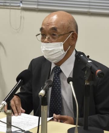 記者会見する広島県原爆被害者団体協議会の佐久間邦彦理事長＝14日午後、広島市