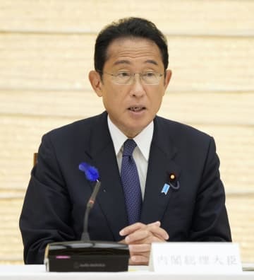 新型コロナウイルス感染症対策本部の会合であいさつする岸田首相＝15日午前、首相官邸