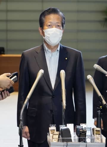 岸田首相との会談後、記者団の取材に応じる公明党の山口代表＝19日午後、首相官邸